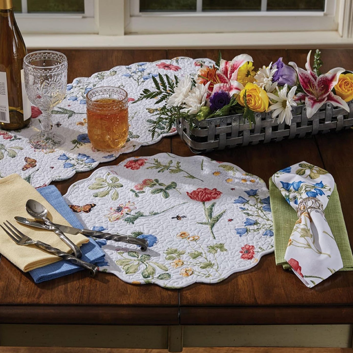 Wildflower Scalloped Placemat - Round  (Set of 4)