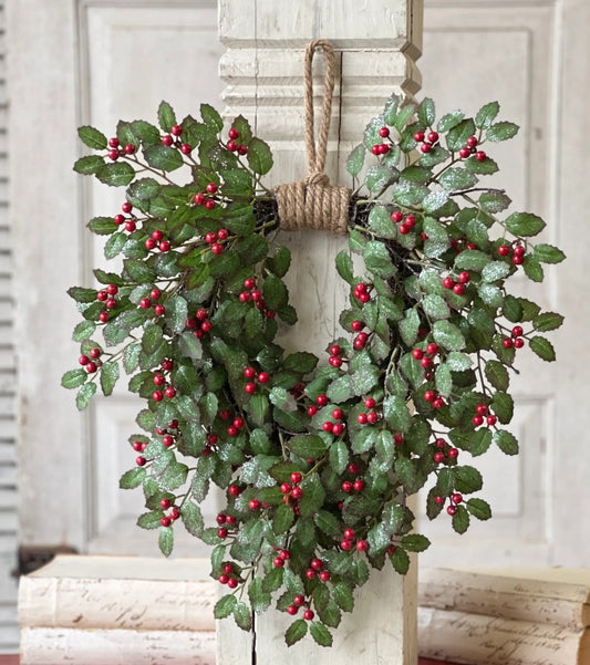 Holly Wreath w/ Berry | 18"